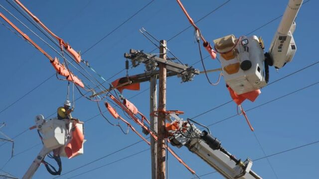 𝗠𝗮𝗷𝗼𝗿 𝗦𝘁𝗼𝗿𝗺𝘀: 𝗣𝗼𝗹𝗲 𝗥𝗲𝗽𝗹𝗮𝗰𝗲𝗺𝗲𝗻𝘁 🌧️  

Replacing a utility pole can be challenging after a major storm, but we always work to restore power as safely, quickly and efficiently as possible.
