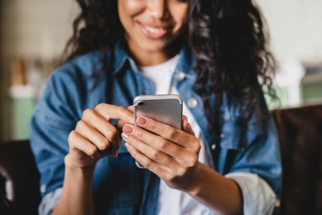 𝗦𝗽𝗿𝗶𝗻𝗴 𝗖𝗹𝗲𝗮𝗻 𝗬𝗼𝘂𝗿 𝗗𝗶𝗴𝗶𝘁𝗮𝗹 𝗟𝗶𝗳𝗲 📱  

It’s not just your home that needs a refresh, your devices do, too! 💻🔐 Update your passwords, back up data and declutter old files and apps.

Stay secure by reading more here 👉 https://www.energyunited.com/econnect/may-2025/