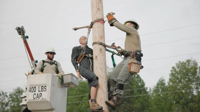 𝗖𝗹𝗶𝗺𝗯𝗶𝗻𝗴 𝗜𝗻𝘁𝗼 𝗔𝗰𝘁𝗶𝗼𝗻 ⚡ 

EnergyUnited linemen practice for scenarios they hope never happen, because safety and trust guide our crews every day.