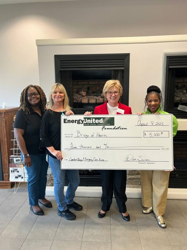 𝗣𝗿𝗼𝘂𝗱 𝘁𝗼 𝗦𝘂𝗽𝗽𝗼𝗿𝘁 𝗕𝗿𝗶𝗱𝗴𝗲 𝗼𝗳 𝗛𝗲𝗮𝗿𝘁𝘀  ❤️ 

The EnergyUnited Foundation is happy to award $5,000 to Bridge of Hearts  so they can provide Comfort Bags & Emergency Care Kits to those who need them most!