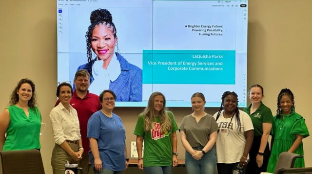 📚 𝗘𝗣𝗜𝗖 𝗘𝘅𝗽𝗹𝗼𝗿𝗲𝗿𝘀 💡
 
This week, EnergyUnited’s LaQuisha Parks is presenting at EPIC to help teachers create curriculum that connects students to energy careers and the future of our industry.
