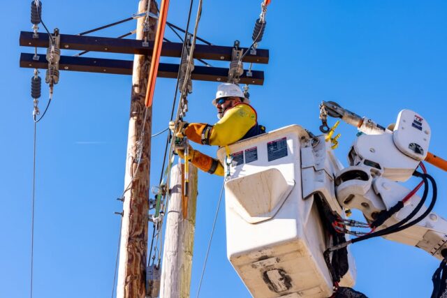 𝗡𝗲𝘄 𝗬𝗲𝗮𝗿, 𝗦𝗮𝗺𝗲 𝗗𝗲𝗱𝗶𝗰𝗮𝘁𝗶𝗼𝗻 𝘁𝗼 𝗬𝗼𝘂 

As the calendar turns, our crews are hard at work every day maintaining the lines that power your homes and communities.

#TheEnergyUnitedWay