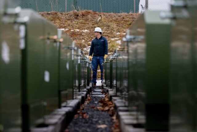 𝗛𝗲𝗿𝗲 𝗪𝗵𝗲𝗻 𝗬𝗼𝘂 𝗡𝗲𝗲𝗱 𝗨𝘀 𝗠𝗼𝘀𝘁 🦺

No matter the conditions, EnergyUnited's crews show up and get the job done. We are proud to serve our members every day. 

#TheEnergyUnitedWay