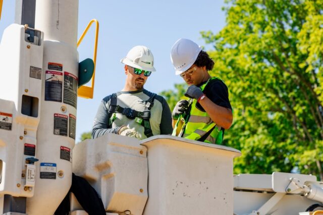 This week, EnergyUnited hosted 30 local high school students to offer a hands-on look at careers in the energy industry. 

From climbing poles to riding in 50 and 100-foot bucket trucks, students got a real feel for what it takes to be a lineworker. A special thank you to Caldwell Community College for their partnership and to Gatherings for providing lunch for all attendees. 

#TheEnergyUnitedWay
