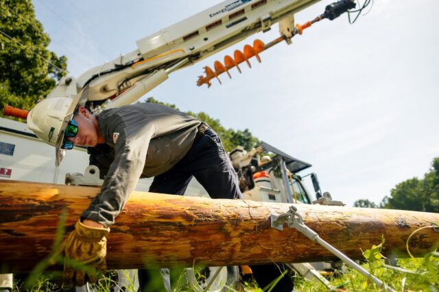 Careers in Energy Week⚡

This week, we’re celebrating the people behind the power and inspiring the next generation to explore a future in energy. 

From lineworkers and engineers to communicators, technology professionals and beyond, there are countless careers that help keep our communities powered and connected.

#TheEnergyUnitedWay